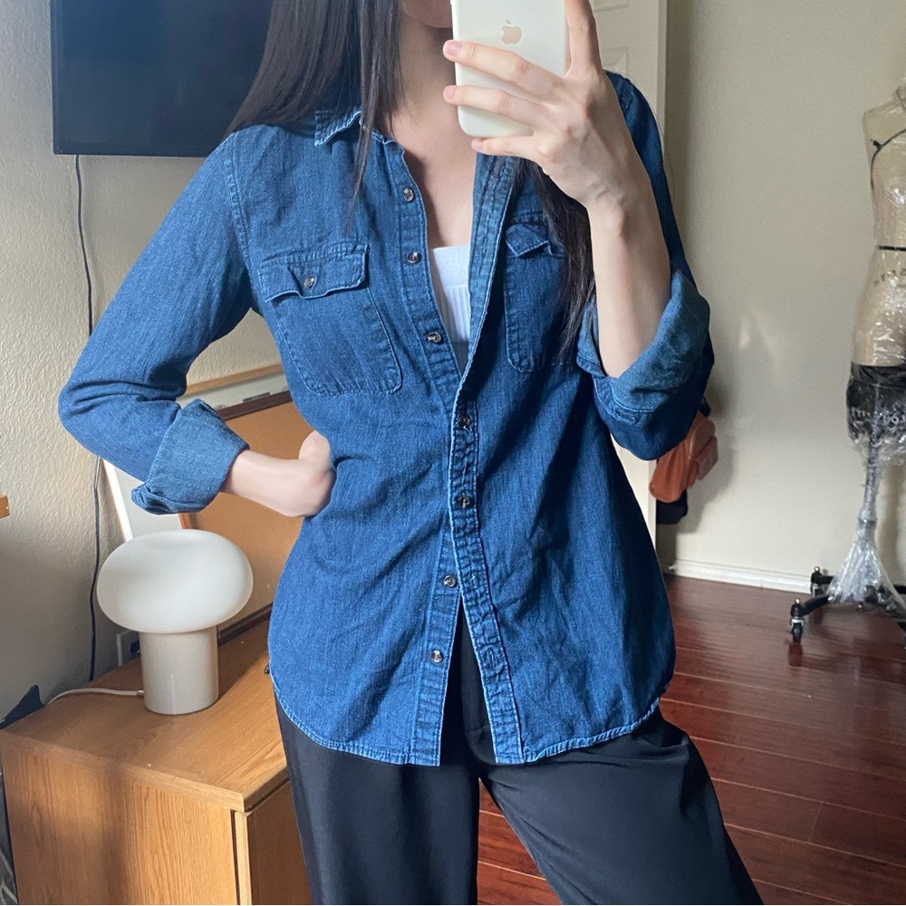 Old Navy Chambray Long Sleeve Button Down Shirt